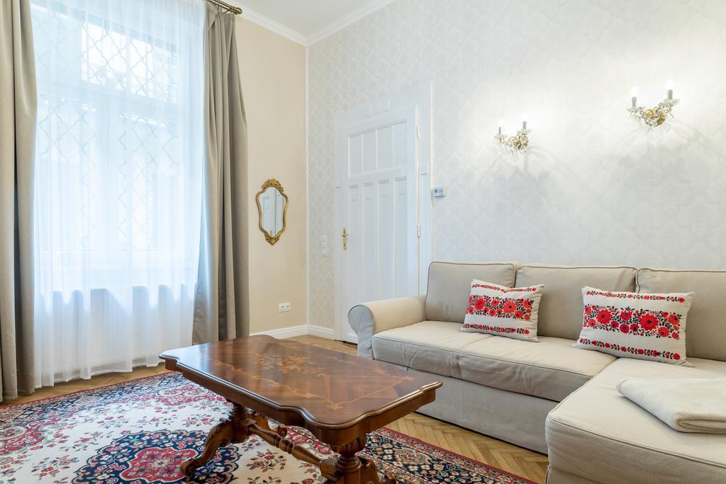 Apartment Luxury & Antique Charm Budapest