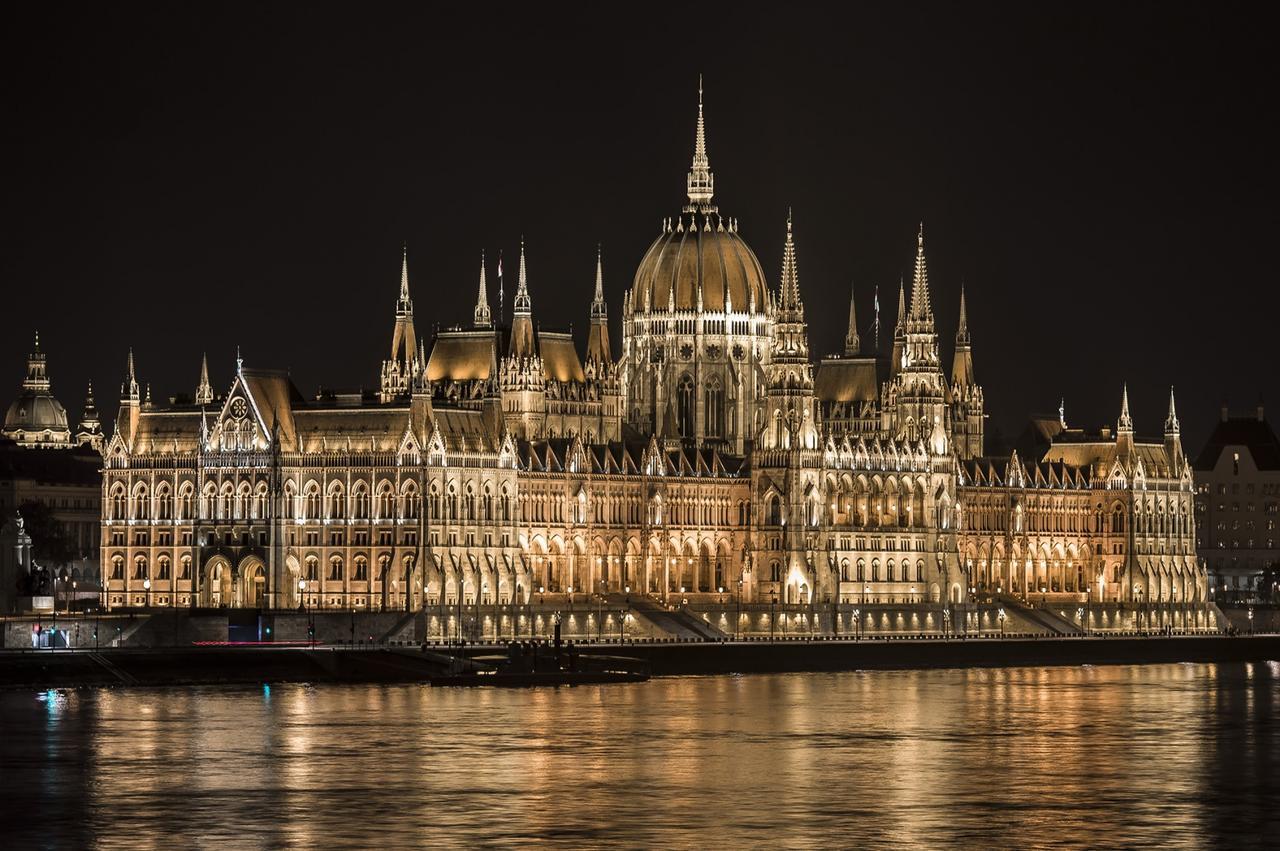 Apartment Luxury & Antique Charm Budapest